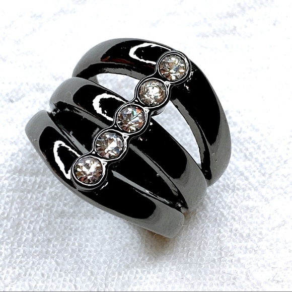 Jewelry - ❣️$25/3❣️ So Black Rhinestones Ring
